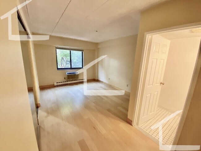 Building Photo - 9/1 Coolidge Corner 2BR/1.5BA w/balcony, p...
