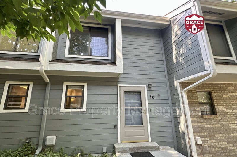 Primary Photo - 8761 W Cornell Ave