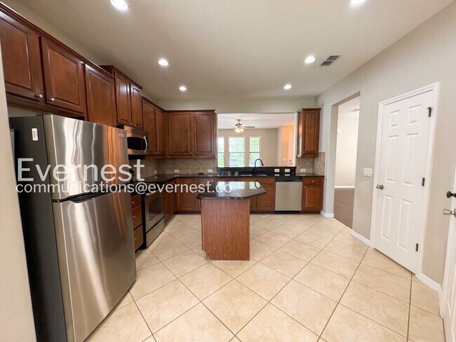 Foto del edificio - 4 Bed, 3 Bath Home with Garage / Pet-Friendly / Vouchers Accepted / Available Now!