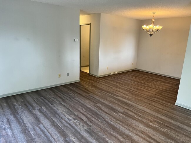 Building Photo - 2049 Parkside Dr