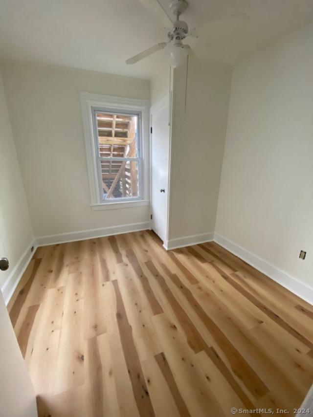 Foto del edificio - 22-26-26 Hunters Ave