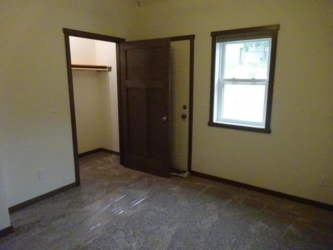 Building Photo - 706 McHugh Rd #19