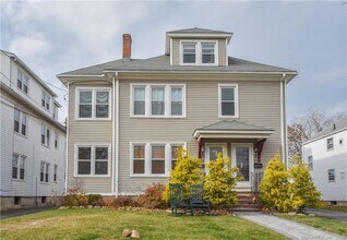 Building Photo - 77 Maplewood Ave