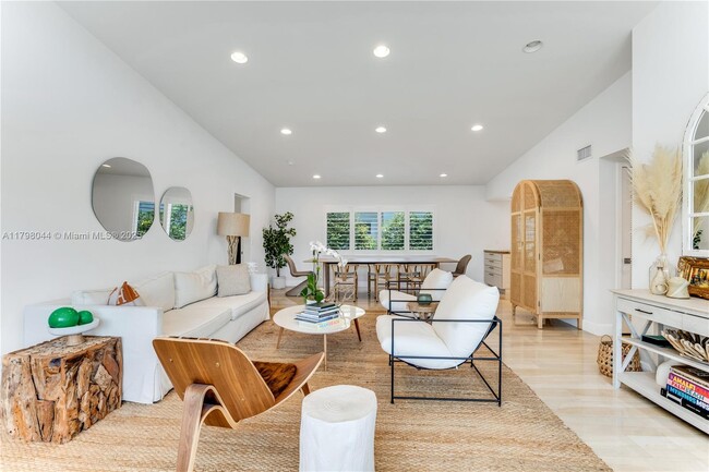 Foto del edificio - 9300 Bay Dr