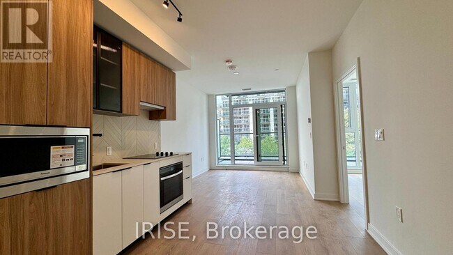 Building Photo - 221-1037 THE QUEENSWAY St