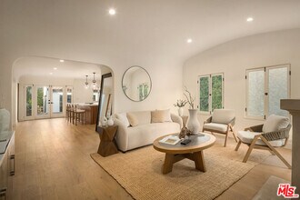 Building Photo - 8817 Ashcroft Ave