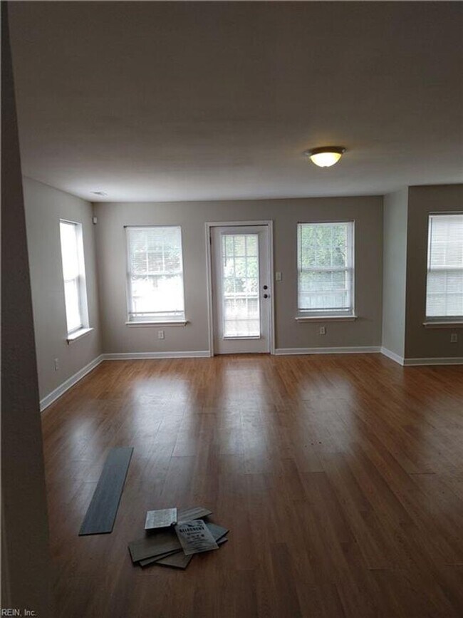 Building Photo - 848 W 38th St
