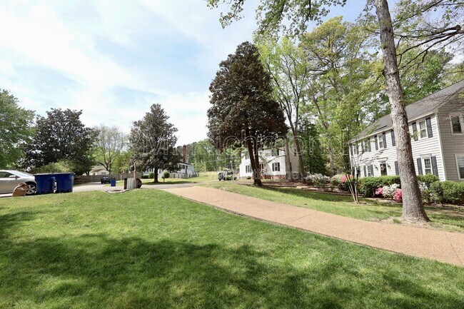 Foto del edificio - 10502 Crowncrest Ct