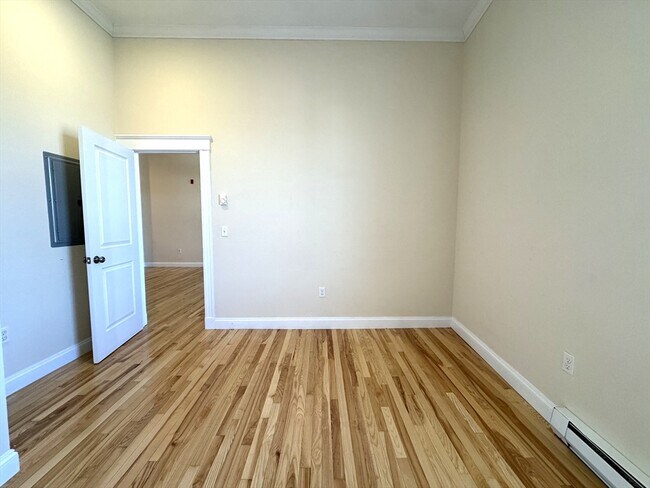 Building Photo - 3 Main St