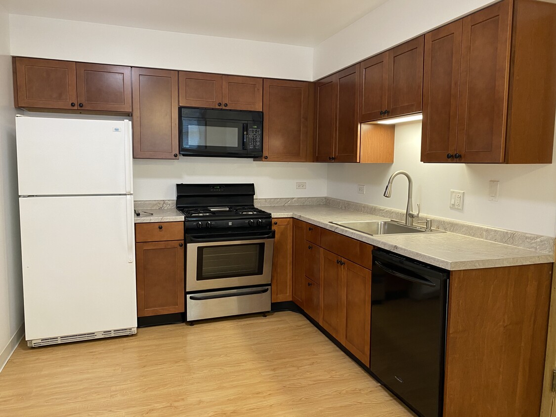 Kitchen - 500 Ida Ct