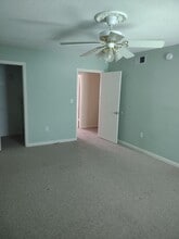 Building Photo - 5516 Lakeshore Dr
