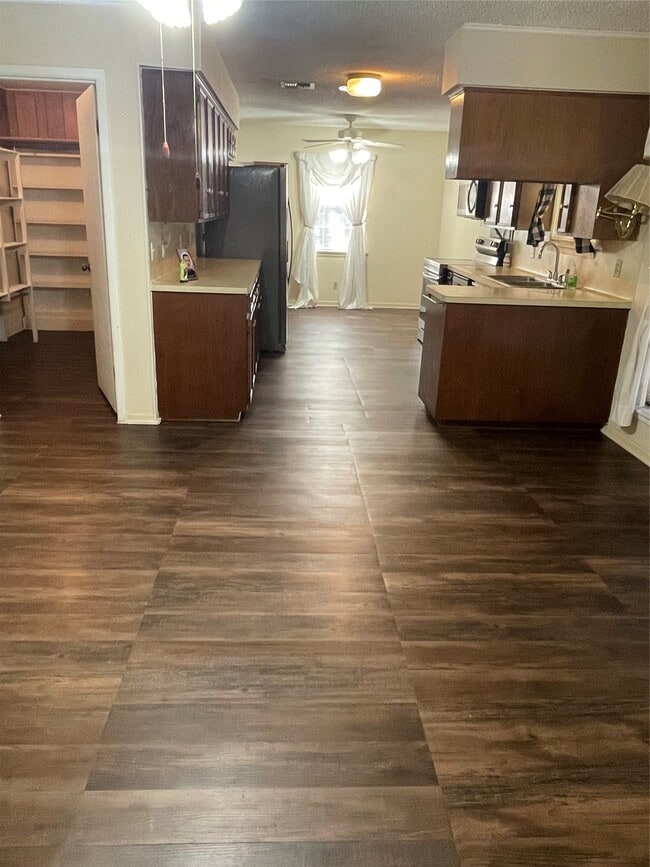 Building Photo - 16526 Walnut Springs Ln