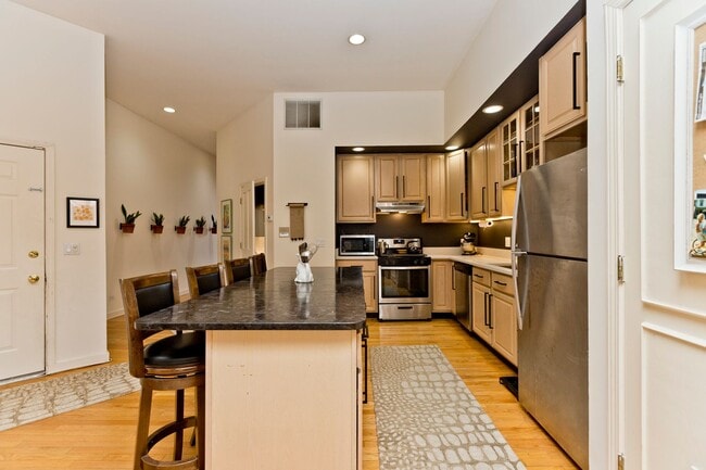Foto del edificio - 1470 N Milwaukee Ave