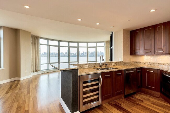 Foto del edificio - 8100 River Rd