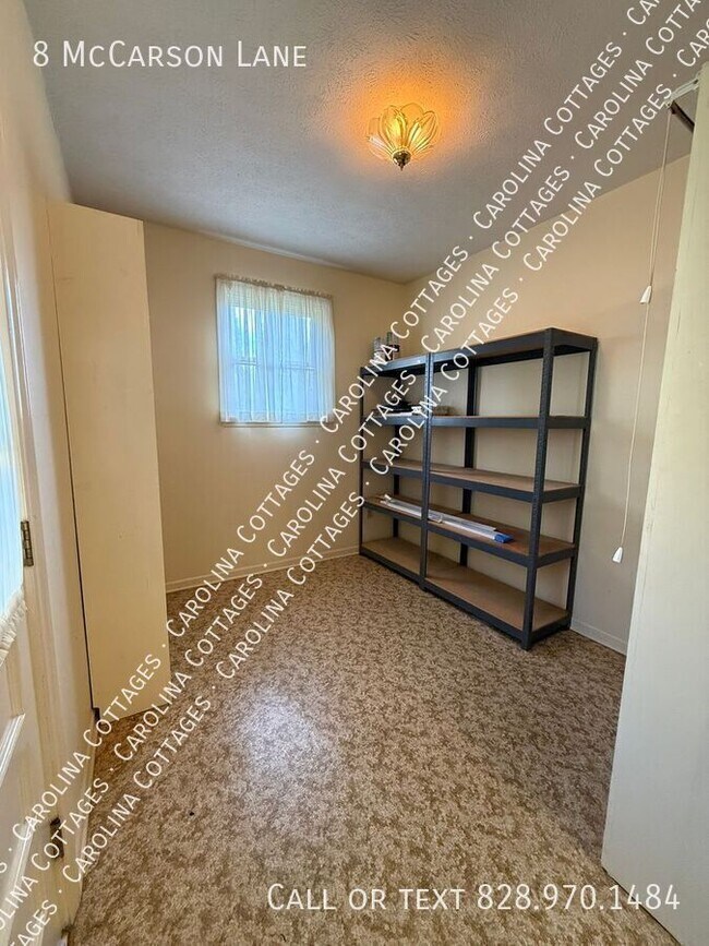Building Photo - 8 McCarson Ln