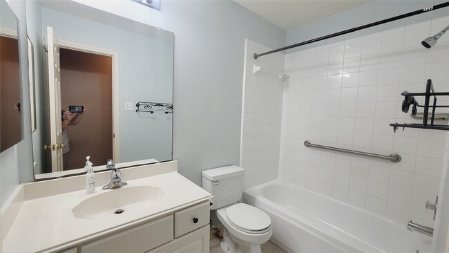 Building Photo - 16215 Brinton Ct