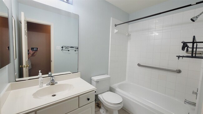 Foto del edificio - 16215 Brinton Ct
