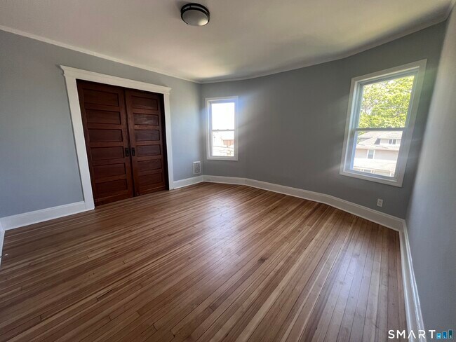 Foto del edificio - 335 Ridgefield Ave