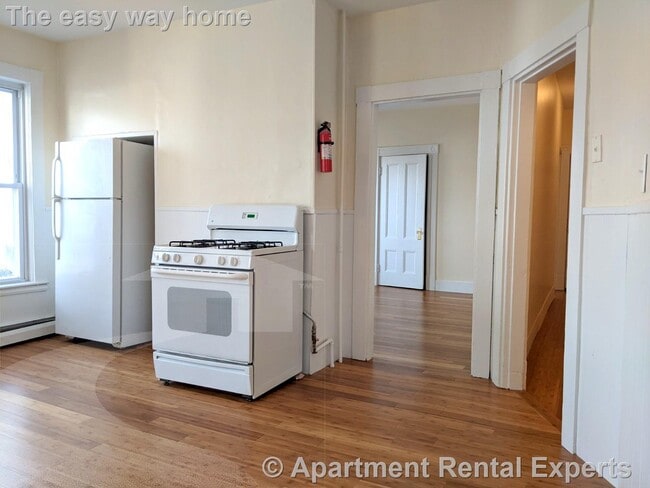 Building Photo - 21 Thorndike St