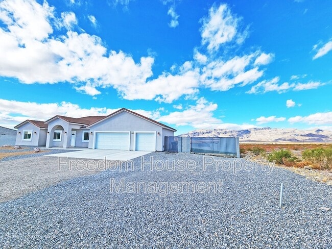 Building Photo - 6130 N Cavalry Trl