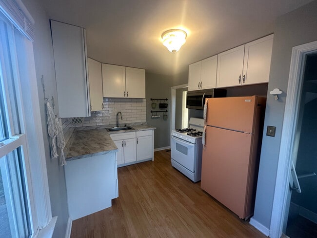 Building Photo - 1336 W Summit Ave