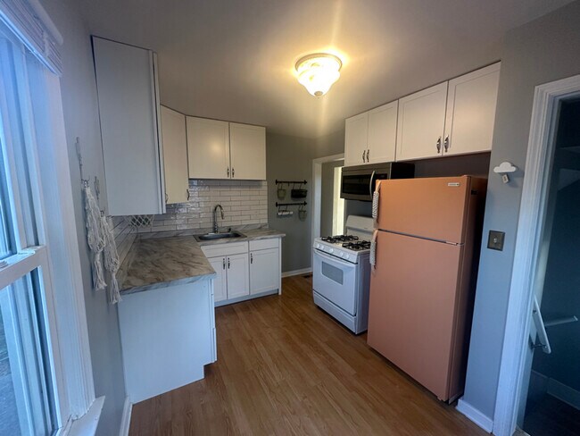 Foto del edificio - 1336 W Summit Ave