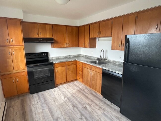 Foto del edificio - Moore (1371 SE 9th Ave & 1370 SE 10th ...