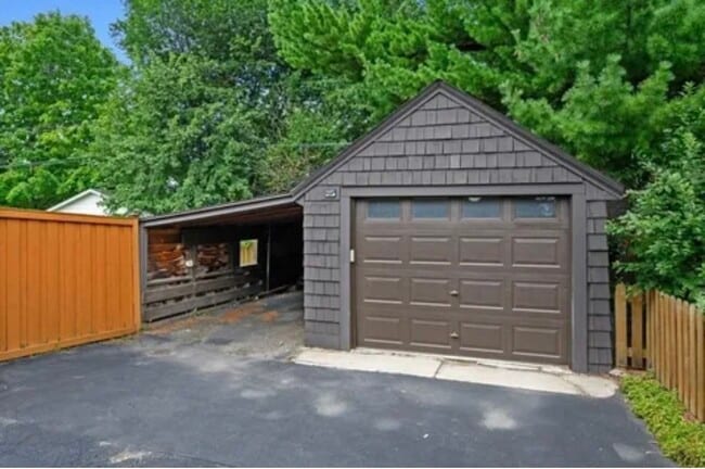 garage - 3810 Huntington Ave