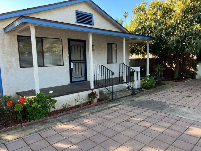 Building Photo - West Side 2 Bedroom