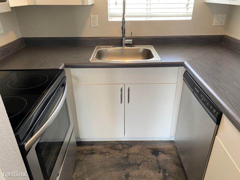 Primary Photo - 2936 N 34th Pl