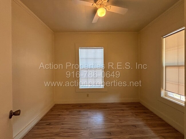 Building Photo - Updated Cottage - Downtown Roseville - 1 B...