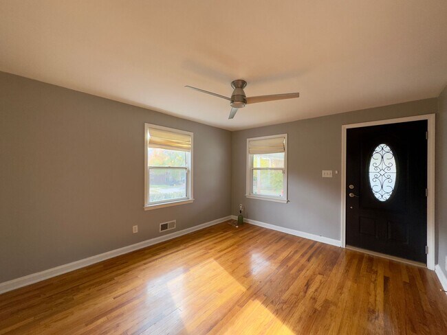 Foto del edificio - Charming 2 Bedroom/1 Bathroom Duplex Home in Overlea, MD!