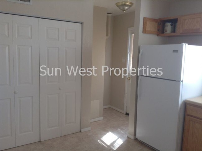 Building Photo - 313 E Tycksen Dr