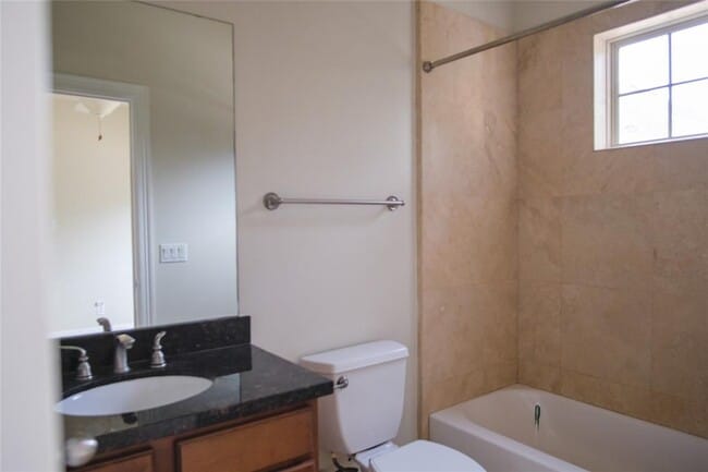 Building Photo - 2923 Pease St