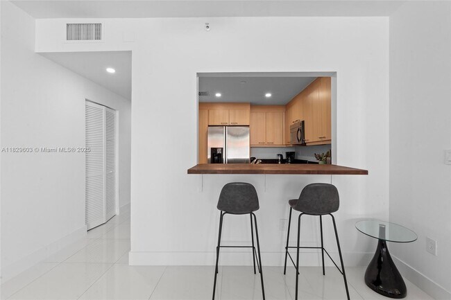 Foto del edificio - 225 Collins Ave