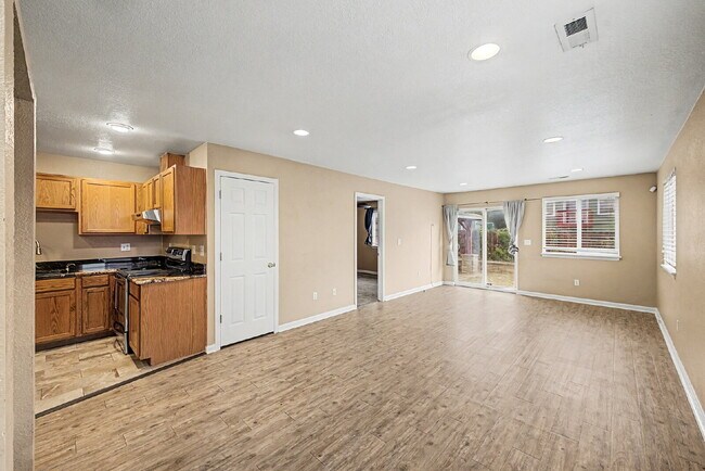 Foto del edificio - 2073 W Hillside Ave
