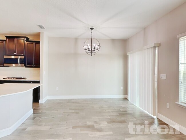 Foto del edificio - 195 Silver Creek Pl