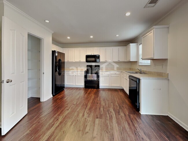 Foto del edificio - 704 Overlook Rd