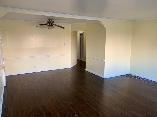 Building Photo - 363 Cochran Pl