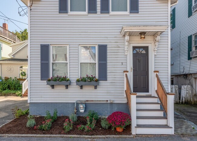 Building Photo - 5 Addison St