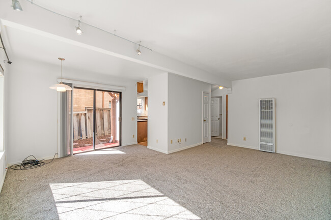 Building Photo - 3203 Fernside Blvd