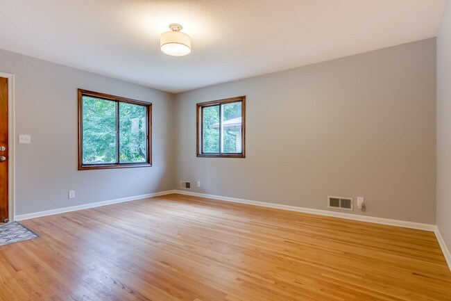 Building Photo - 5725 Xerxes Ave S