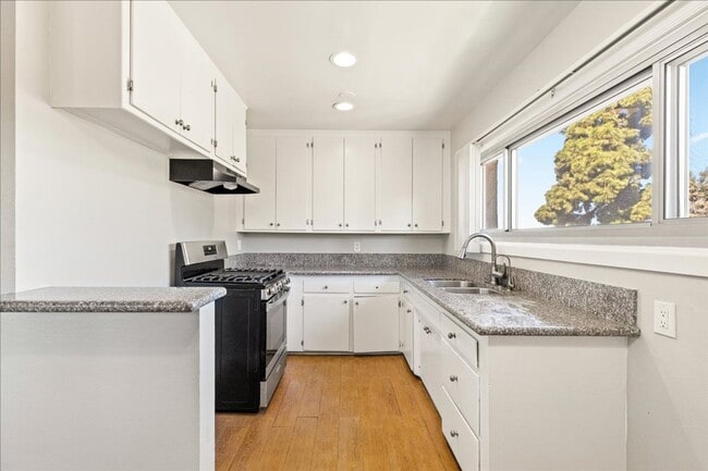 Building Photo - 3116 W 99th St