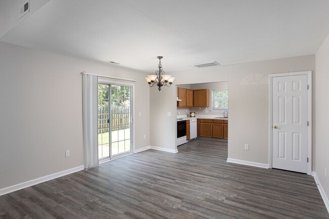 Building Photo - **Pending Application** Delightful 2 bed h...