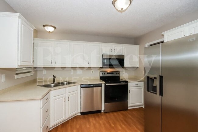 Building Photo - 2935 Canary Ct