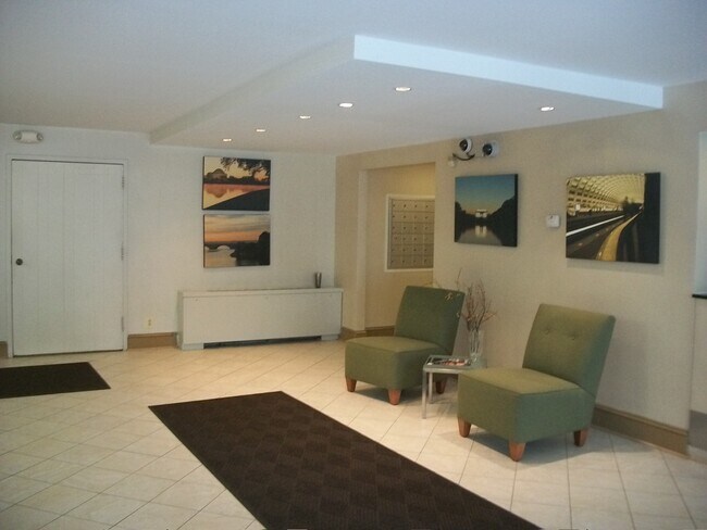 Foto del edificio - 2401 H St NW