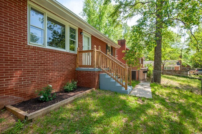 Foto del edificio - 238 Old Lynchburg Rd
