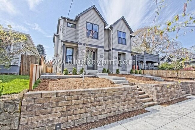 Photo - 1528-A: 3 Bed, 2.5 Bathroom Townhome Near PCC and Kaiser Interstate