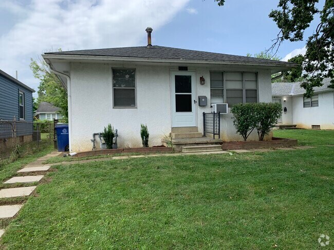 Building Photo - 2519 Parkwood Ave