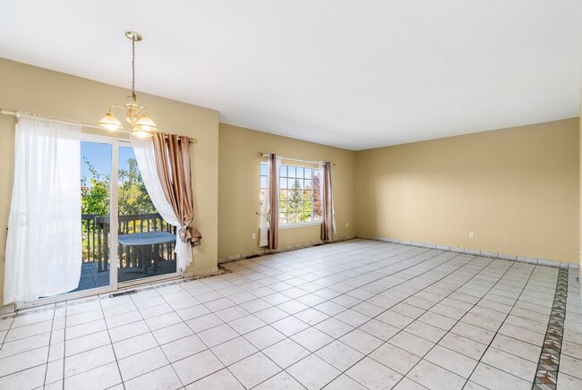 Foto del edificio - Aurora South - 4 bed 2.5 bath 3 car garage